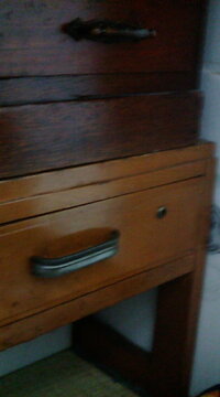 引き出しの鍵が勝手に閉まりました 中古の家具屋さんで買った机で はじめから Yahoo 知恵袋