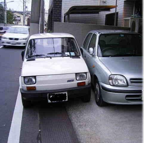 時々このような自宅前の路上駐車？を見掛けますが、これってどうなの 