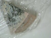 写真のように ゴルゴンゾーラチーズがピンクっぽく 変色し出し Yahoo 知恵袋