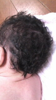 赤ちゃんの髪の毛 これは 天然パーマになるんでしょうか お風呂上がり Yahoo 知恵袋