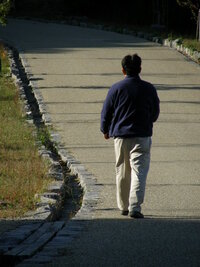 女子が男子に おんぶして と甘えてきたら 背中に胸を当てて誘惑しよう Yahoo 知恵袋