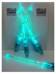 Shineeのペンライトは何色なんですか 他にも韓国のアイドルでペンライ Yahoo 知恵袋
