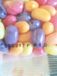 この数字は賞味期限でしょうか 頂き物の海外のお菓子で 外箱に日本語表示は無 Yahoo 知恵袋