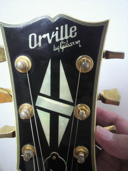 先日、オービル（orvillebygibson)のギターをオークションで購