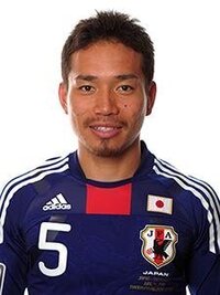 日本代表ユニフォームについて 長友 長谷部 大久保などのユニ Yahoo 知恵袋
