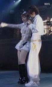 aのライブ映像について このにしちあの画像はなんのライブのなんの時です Yahoo 知恵袋