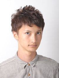 男です パーマをかけたいんですが 僕は髪質が針金の如く硬いです Yahoo 知恵袋