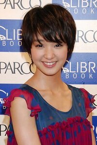 剛力彩芽髪型セット 私は最近ショートカットに髪を切ってもらったのですが Yahoo 知恵袋