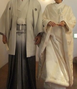 二人とも白だとおかしいでしょうか 白の羽織袴と白無垢です Yahoo 知恵袋