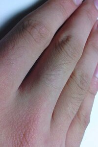 指毛は剃ったほうがいいのですか 中学の時身だしなみにちょっと神経質に Yahoo 知恵袋