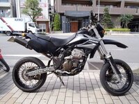 このKLX250の年式が分かる方いませんかね？足回りはDトラッカ... - Yahoo!知恵袋