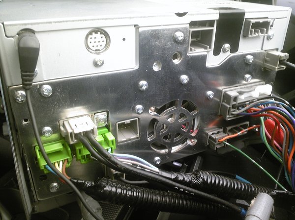 ホンダ純正ナビVXH-112VSに、VTRケーブルを接続し外部入力機器を使 