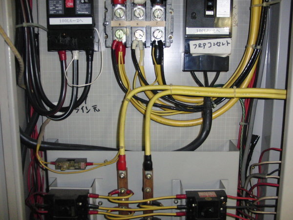 配電盤に使われる電線は何ですか？ _ キュービクル 配電盤 違い – RMEC
