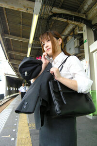 就活生に質問です このように ブラウスの第一ボタンを留めたまま Yahoo 知恵袋