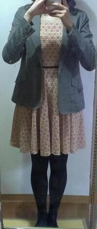 このコーデださいでしょうか ピンクのワンピースカーキのテーラードジャ Yahoo 知恵袋