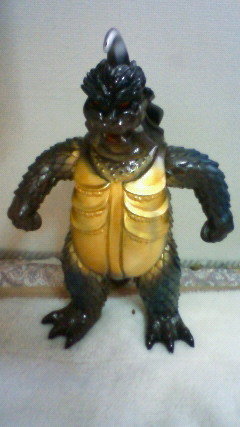 マルサン1期ソフビについてですが、最初期の、ゴメス、ガラモン