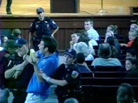 北の金親子だけ拍手の仕方が違う 北朝鮮の多くの偉いさんが拍手している映 Yahoo 知恵袋