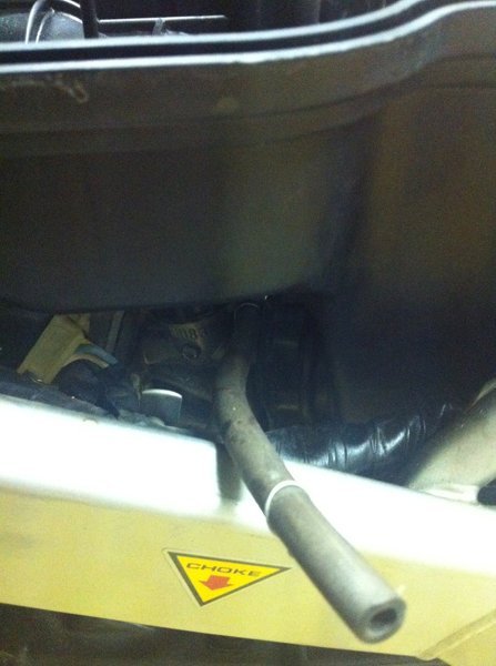 NSR50のエアークリーナーボックスの外し方を教えてください。止めて