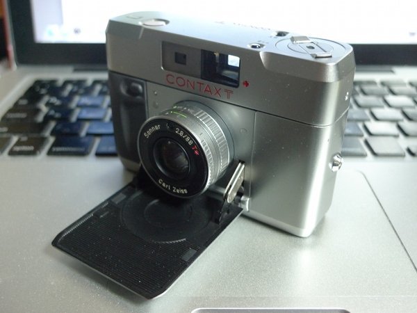 CONTAXT2の事で分かる方教えて頂けると有難いです。電池を入れてAFに