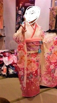 この振り袖にボブヘアーはおかしいですかね 来年の成人式にこの振り袖に黒髪ボブ Yahoo 知恵袋