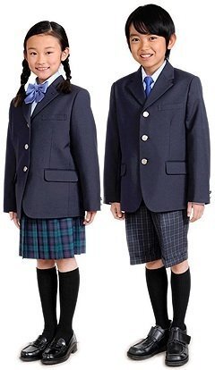 この小学校の制服は可愛いと思いますか 制帽もあり 靴はローファーか黒靴の服装 Yahoo 知恵袋