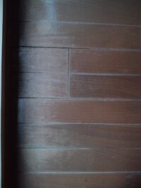 引越しをしたのですが床に大きな傷があったり ベランダに行く窓の下の床の色と光沢が 教えて 住まいの先生 Yahoo 不動産