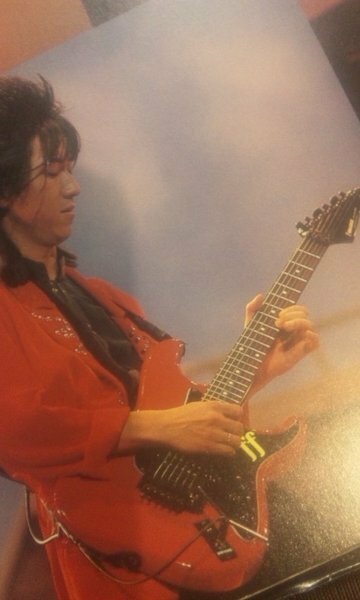 元HOUNDDOGの西山毅さんのギターを売っているサイトは