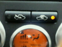 車のエアコンのボタンについて 自分の車には 長方形の下から3本の矢印が Yahoo 知恵袋