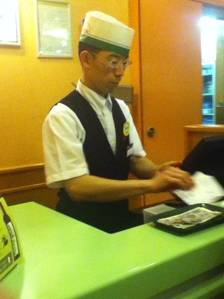 近くのサイゼリヤの店長にこの前百円多く取られた... - 教えて！しごとの先生｜Yahoo!しごとカタログ