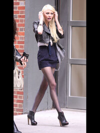 テイラーモムセンの体重と身長教えてください モデルさんは180センチ57 Yahoo 知恵袋