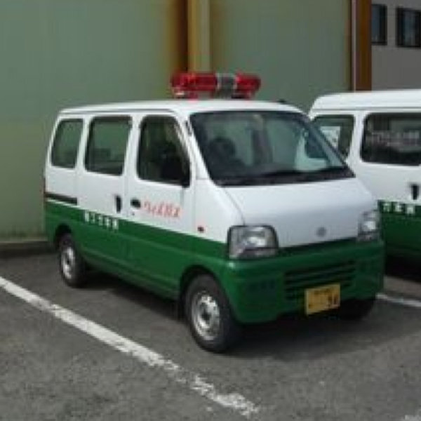 ガス会社の車が赤色灯を点滅させサイレンをならして走行している場合は 道を譲ら Yahoo 知恵袋