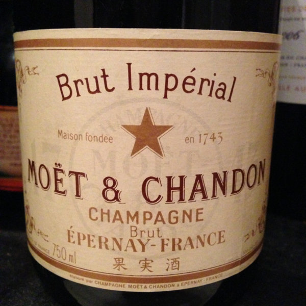 頂き物のモエ・エ・シャンドンなんですが、なんでも20年位前の物らしく