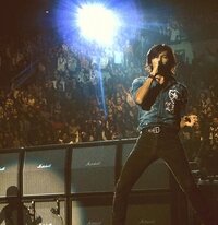 B Zの稲葉浩志さんは本当に整形してるんですか よく動画やサイトで稲葉 Yahoo 知恵袋