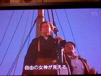 映画タイタニックでジャックとファイブリッツイオが船首でジャックが海 Yahoo 知恵袋