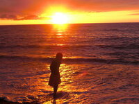 夏休みのポスターで夕日に照らされている海を書きたいです 描き方を説明している Yahoo 知恵袋