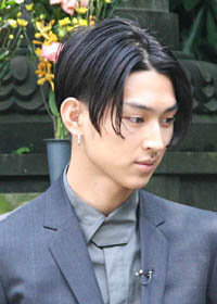 髪が濡れた感じの状態をつくるには 松田翔太さんみたいな画像のような髪が Yahoo 知恵袋