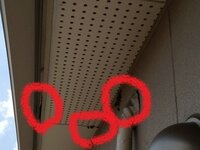 家の壁に蜂が集まっています 困ってます 写真あり 家の屋根 Yahoo 知恵袋