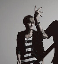 Simのsinさんが去年の夏頃から着てるこのズボンの名前分かりますか Yahoo 知恵袋