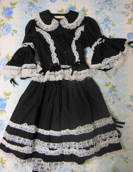 ロリィタさんに 黒ロリ服のコーディネイトについて質問させていただきたいと Yahoo 知恵袋