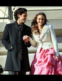 Gossipgirlについてこの写真の下の方に ダンは ブレアと結婚するのは単 Yahoo 知恵袋