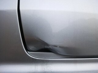 車のへこみ修理を自分でやりたい 車のバックドアを開けっ放しで後退してし Yahoo 知恵袋