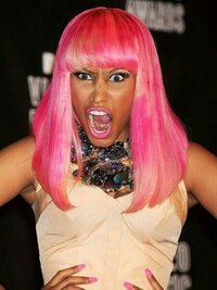 このピンクの黒人女性は誰ですか 歌手 モデル 女優 わかりません Ni Yahoo 知恵袋