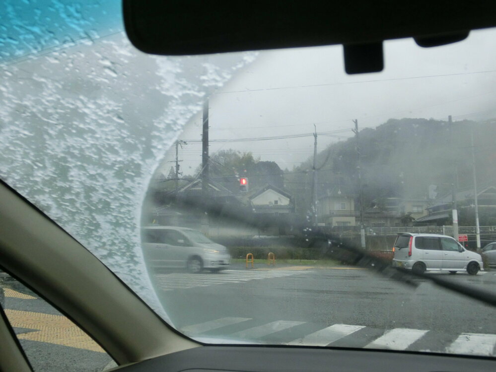 俳句の季語についてです 氷雨降り車列乱るる春嵐 と云う句がありま Yahoo 知恵袋