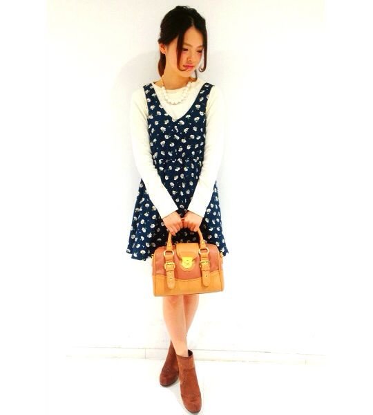 ディズニーシーに行くのにこのバッグの大きさは小さいでしょうか 又 どのく Yahoo 知恵袋