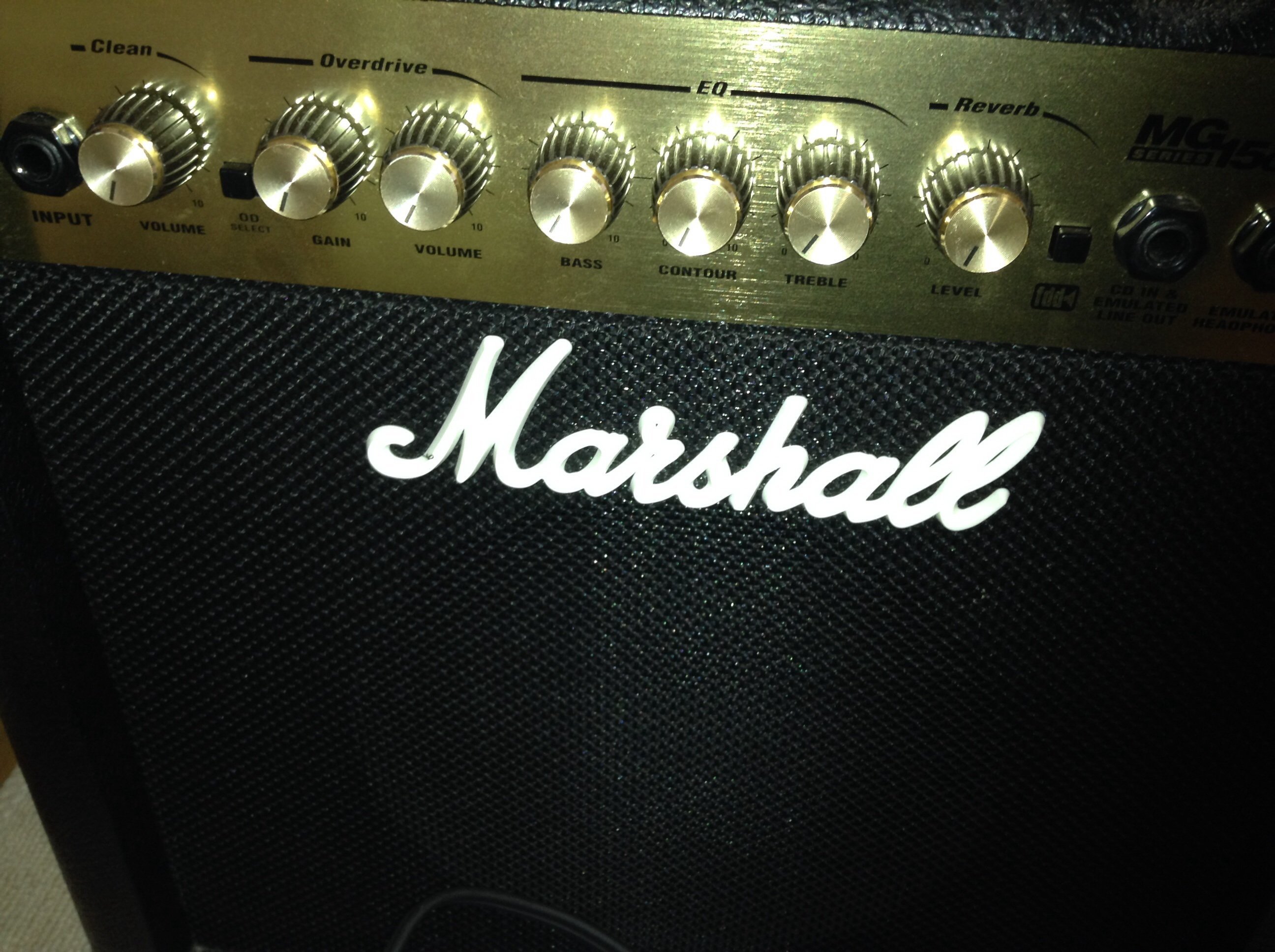 【商談中】Marshall MG15CDR ギターアンプ  音出し数回しか使ってません ギターのアンプの音について質問します。現在、マーシャルのMG15C