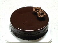 チョコケーキでまっ黒くてテカテカトロトロしている液体状のチョコがかかってい Yahoo 知恵袋