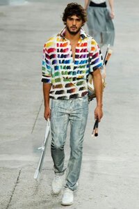 Chanelって メンズコレクションも作っているのですか こんにちは Yahoo 知恵袋