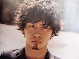 元の ワンオク タカ 髪型