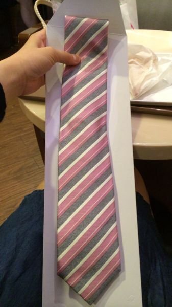 23歳の営業マンにこのネクタイはだめでしょうか プレゼントとして購入 お金にまつわるお悩みなら 教えて お金の先生 Yahoo ファイナンス