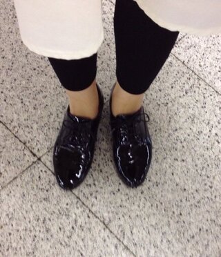 おしゃれに気を遣ってる方々 これってあり ダサい レギンスにエナメルレースア Yahoo 知恵袋